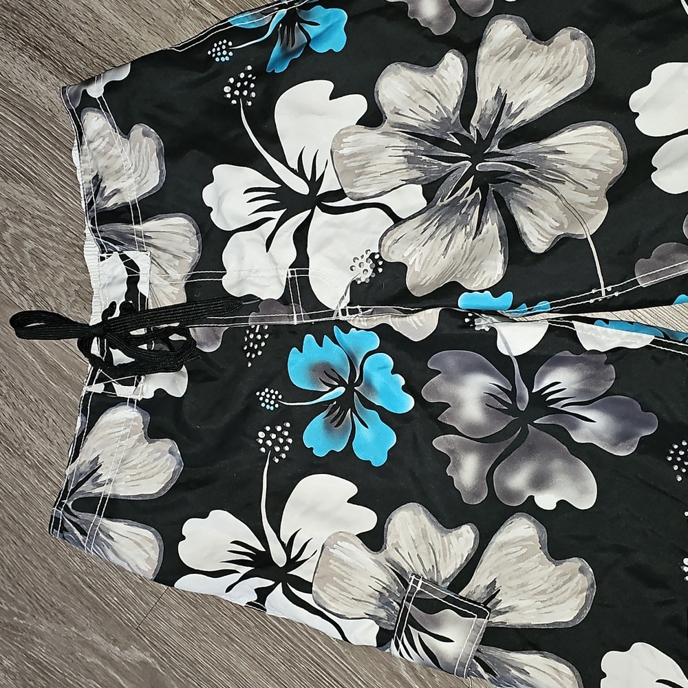 OP Men's Black,Blue,White Floral Swim Shorts. SZ XLARGE. 40-42 - Picture 3 of 3